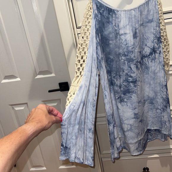 Women’s SZ LARGE UMGEE long sleeve cold shoulder top with crochet detail - Picture 5 of 8